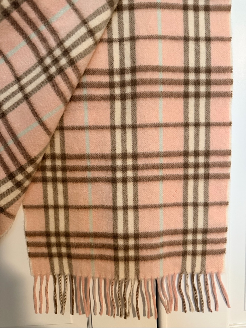 Authentic Burberry 100% cashmere pink plaid scarf with fridge - Picture 6 of 6